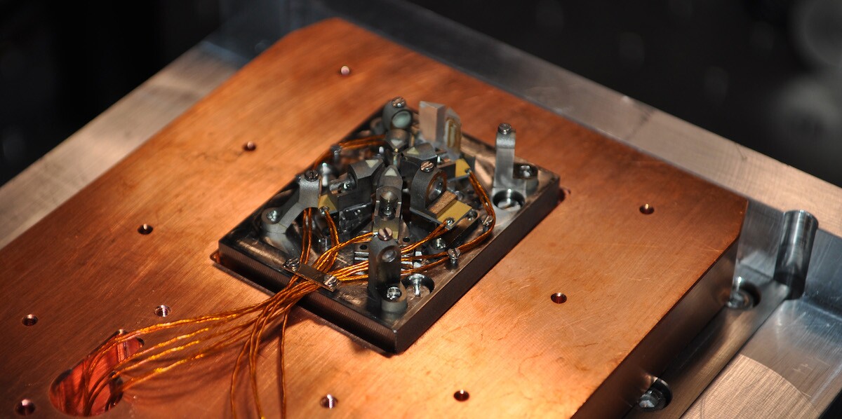 The ETH Zurich team used an optical resonance chamber to alter the atomic structure of a Bose-Einstein condensate into that of a supersolid