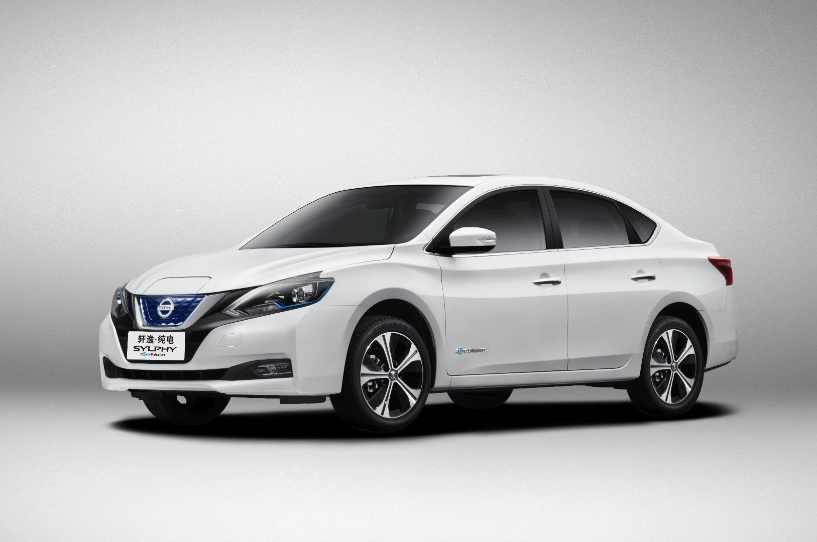 Lines and styling on the Sylphy Zero Emission are very similar to other vehicles in Nissan's lineup, such as the Altima