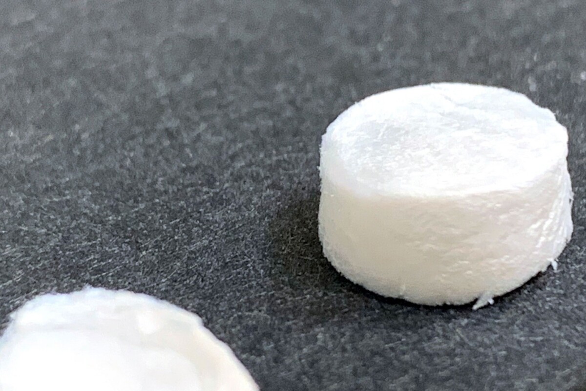 Ultralight ceramic aerogel stands up to intense temperature swings