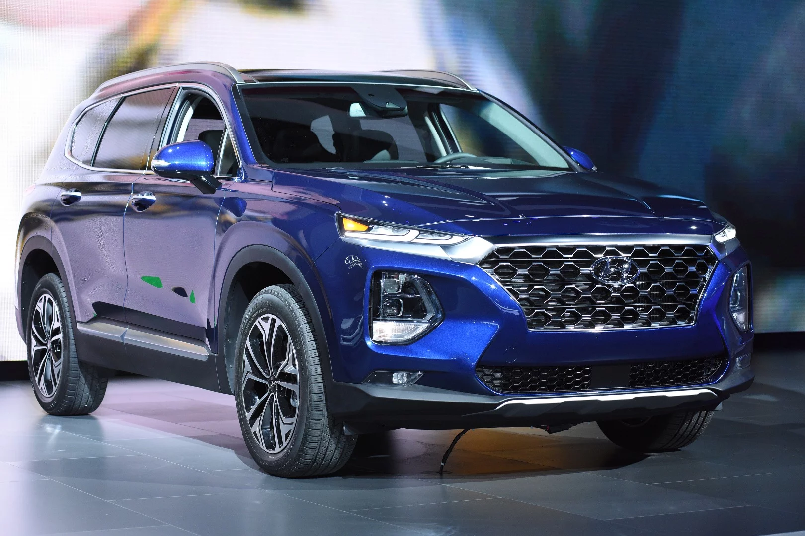 Hyundai reveals the new 2019 Santa Fe