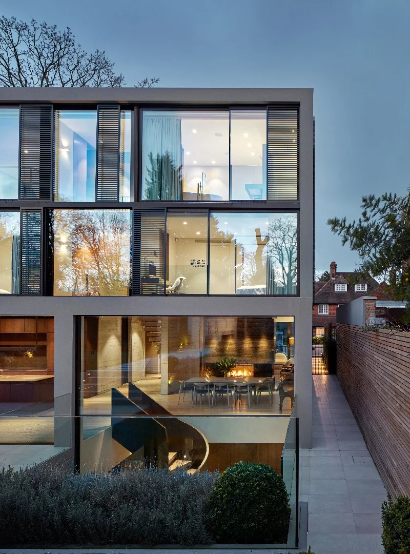 Kenwood Lee House is located in London and was designed by Cousins & Cousins