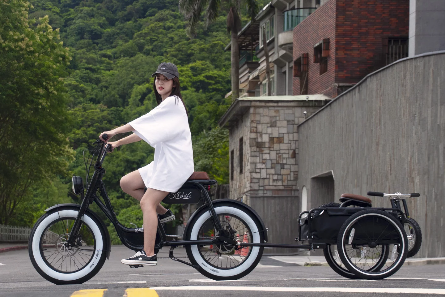 Inspired by 1950s Asian mopeds, the Bug features a 400-W (peak) motor, 45-mile battery and eye-catching whitewall fat tires