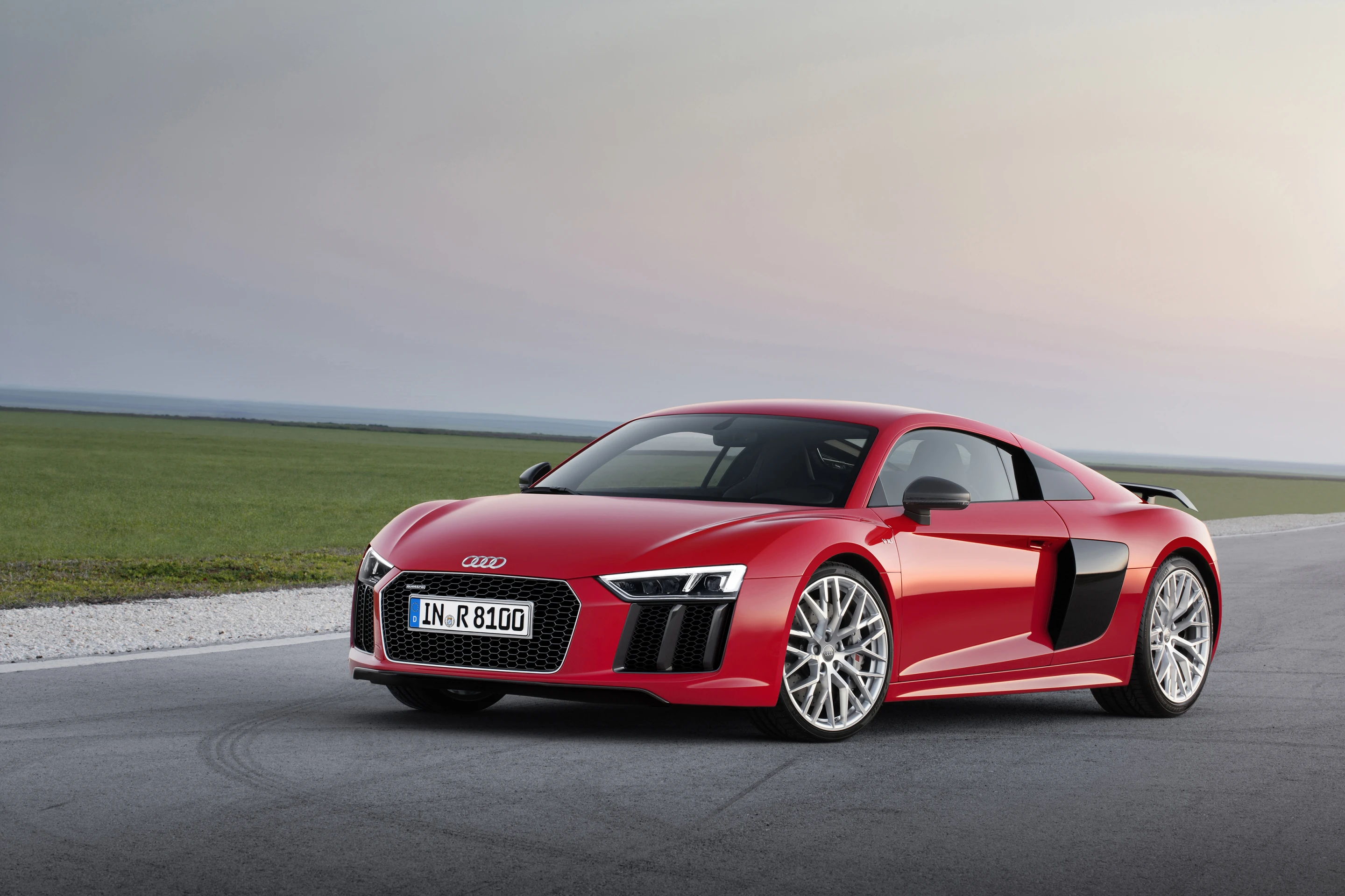 R8 V10 plus
