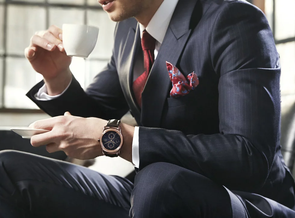 The watch adds stainless steel to the G Watch R's design language