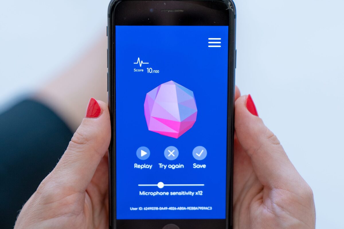 App turns smartphones into electronic stethoscopes