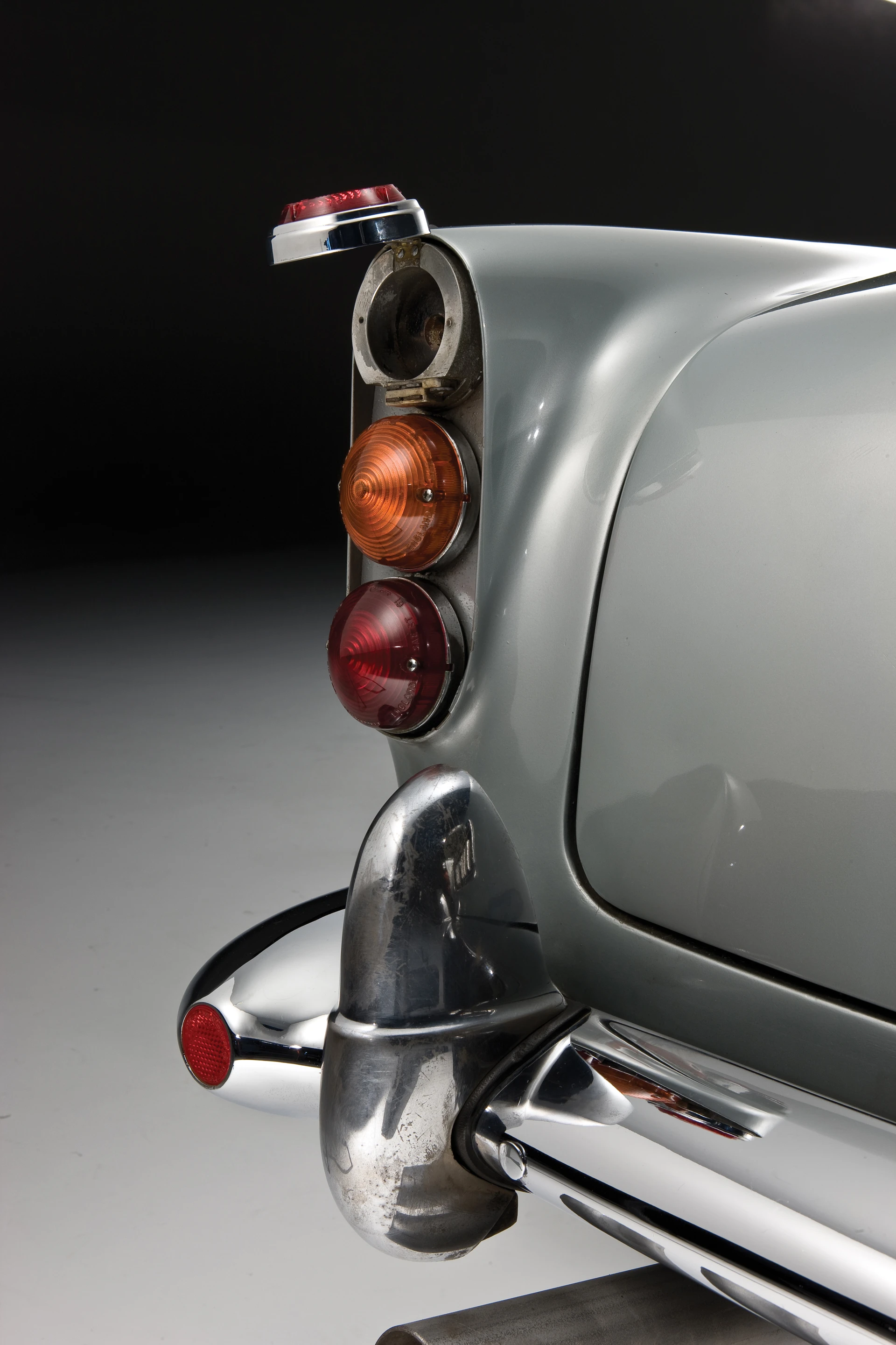 The rear signal lights pop up when the oil sprayer is activated... or is it the nail spreader?
