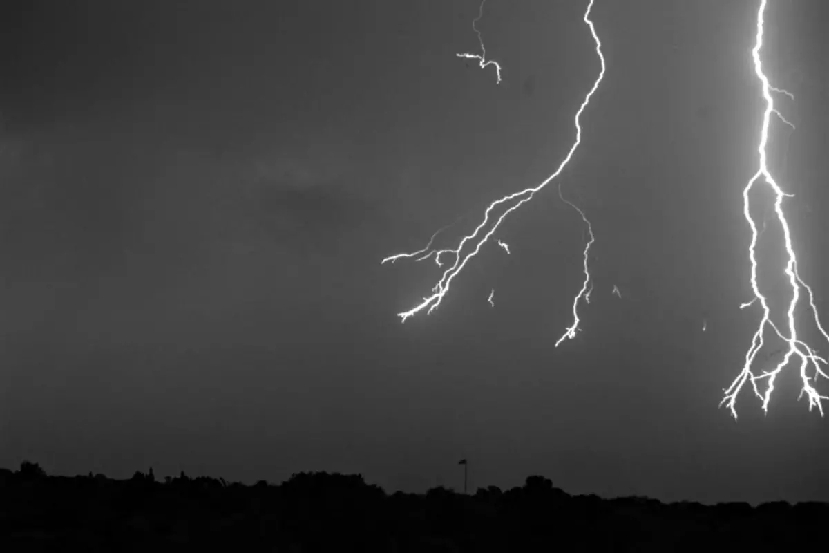 Lightning works its way towards the ground in Florida Institute of Technology's video