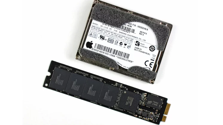 Comparison of original MAcbook Air platter drive with latest SSD (Photo: ifixit)