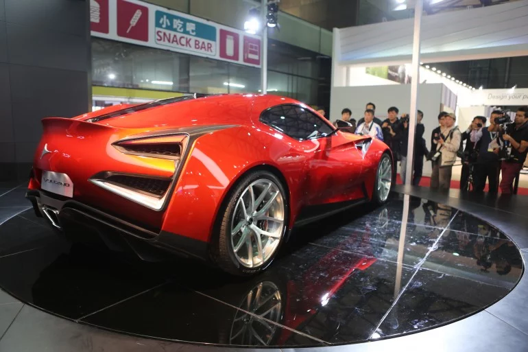 Icona listed two separate gas-electric powertrains on the original Vulcano, the most powerful being the 950-hp V12-based H-Turismo