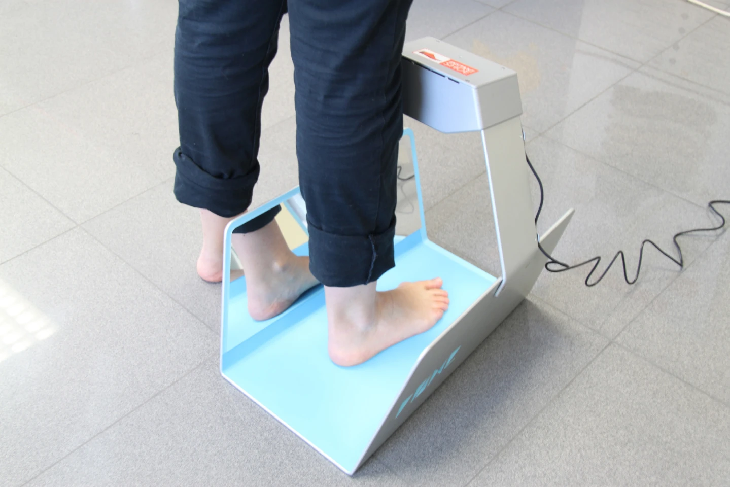 The ShopInstantShoe foot-scanning device, the DOME