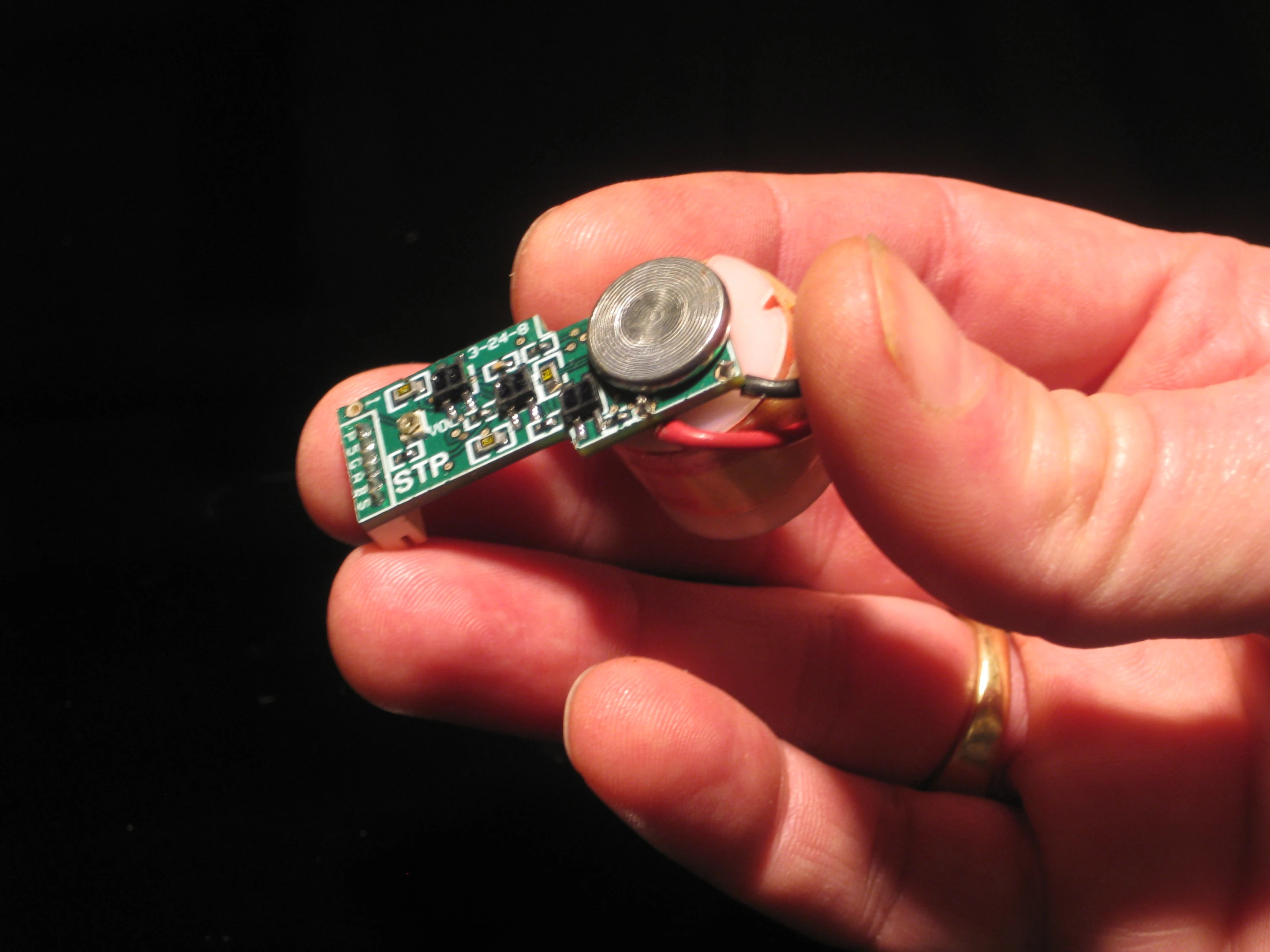 To tune a string to the correct pitch, the note is entered into a continuous sustain by this device and then compared with the frequency of a correctly-tuned string