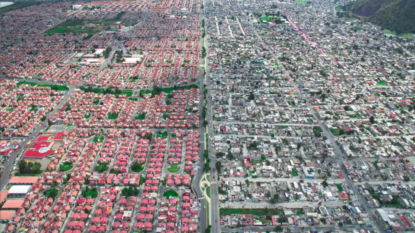 Contrasting housing solutions in Mexico City
