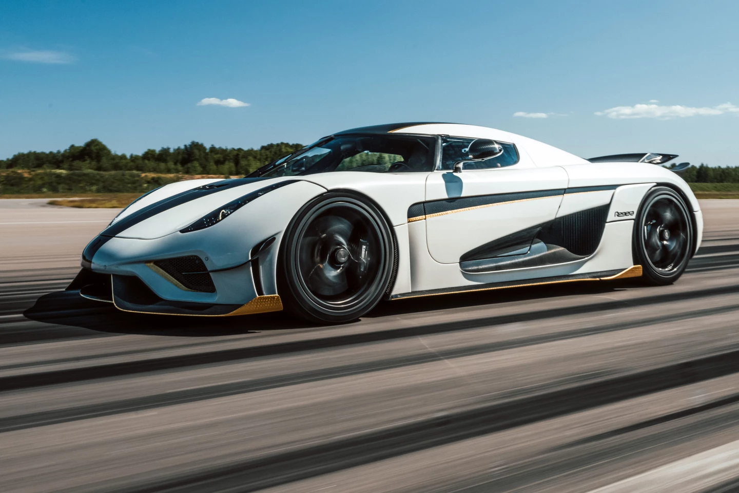 A wildly innovative hybrid powertrain adds 700-odd electric horsepower to an 1,100-horsepower twin-turbo V8 combustion engine with a single-speed direct drive geared for 403 km/h