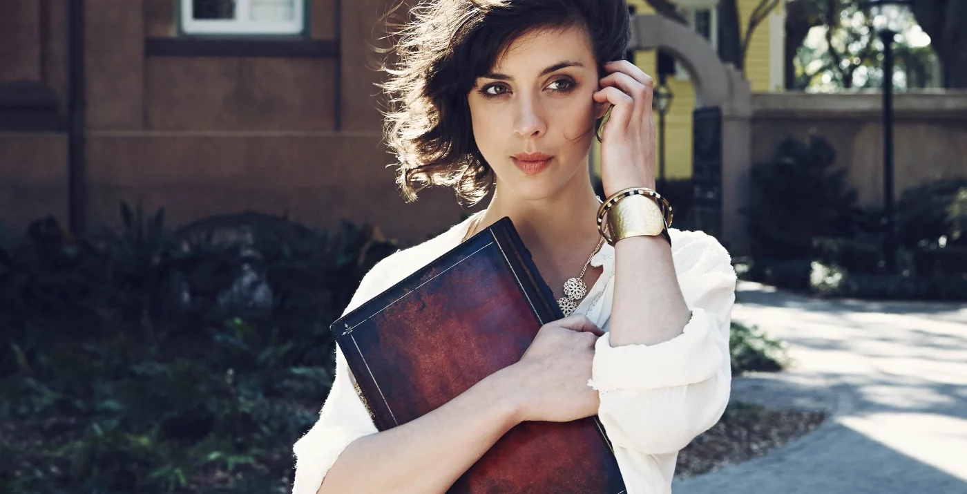 The Rutledge BookBook is an adaptation of the company's BookBook laptop cases, which are designed to resemble a vintage leather-bound book