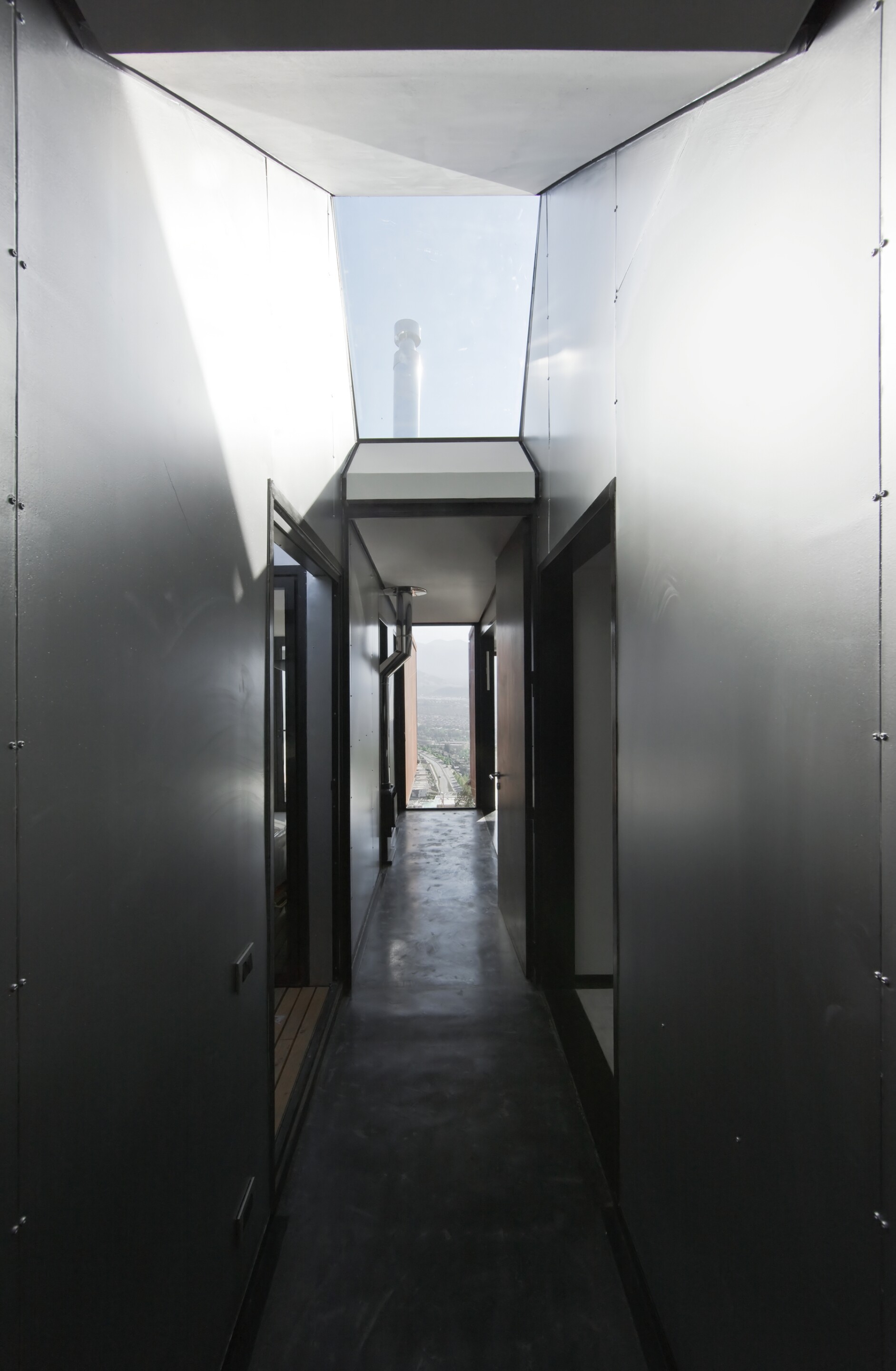 Passivelycooled Caterpillar House built from shipping containers