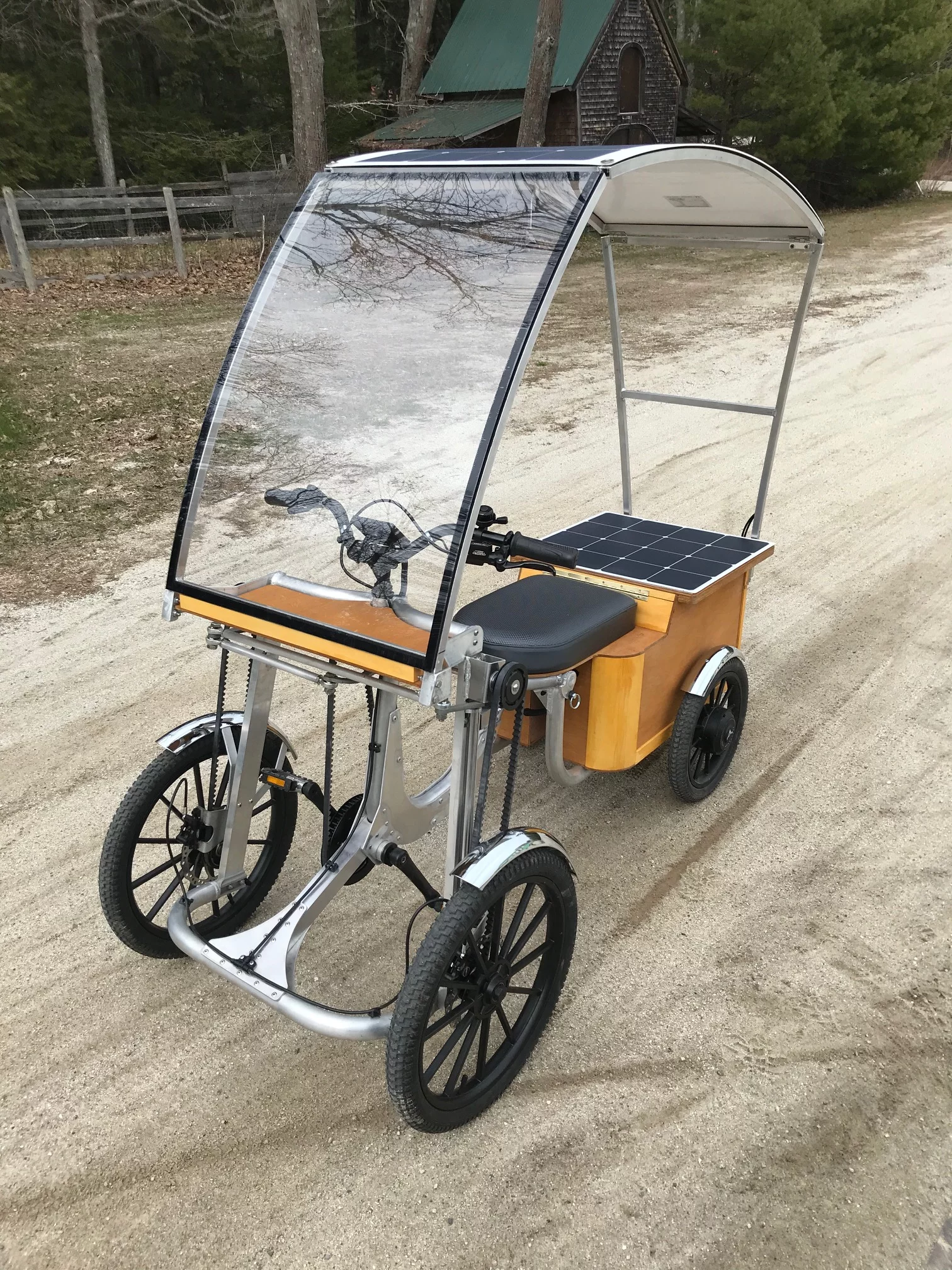 The Screecher can move by motor-power, pedal assist or pedal only