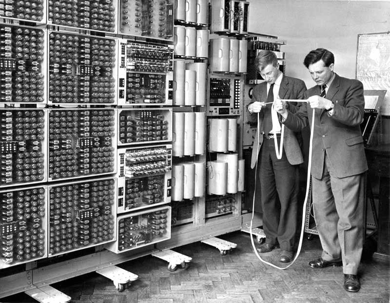 The Harwell computer in use at the Atomic Energy Research Establishment (Photo: National Museum of Computing)