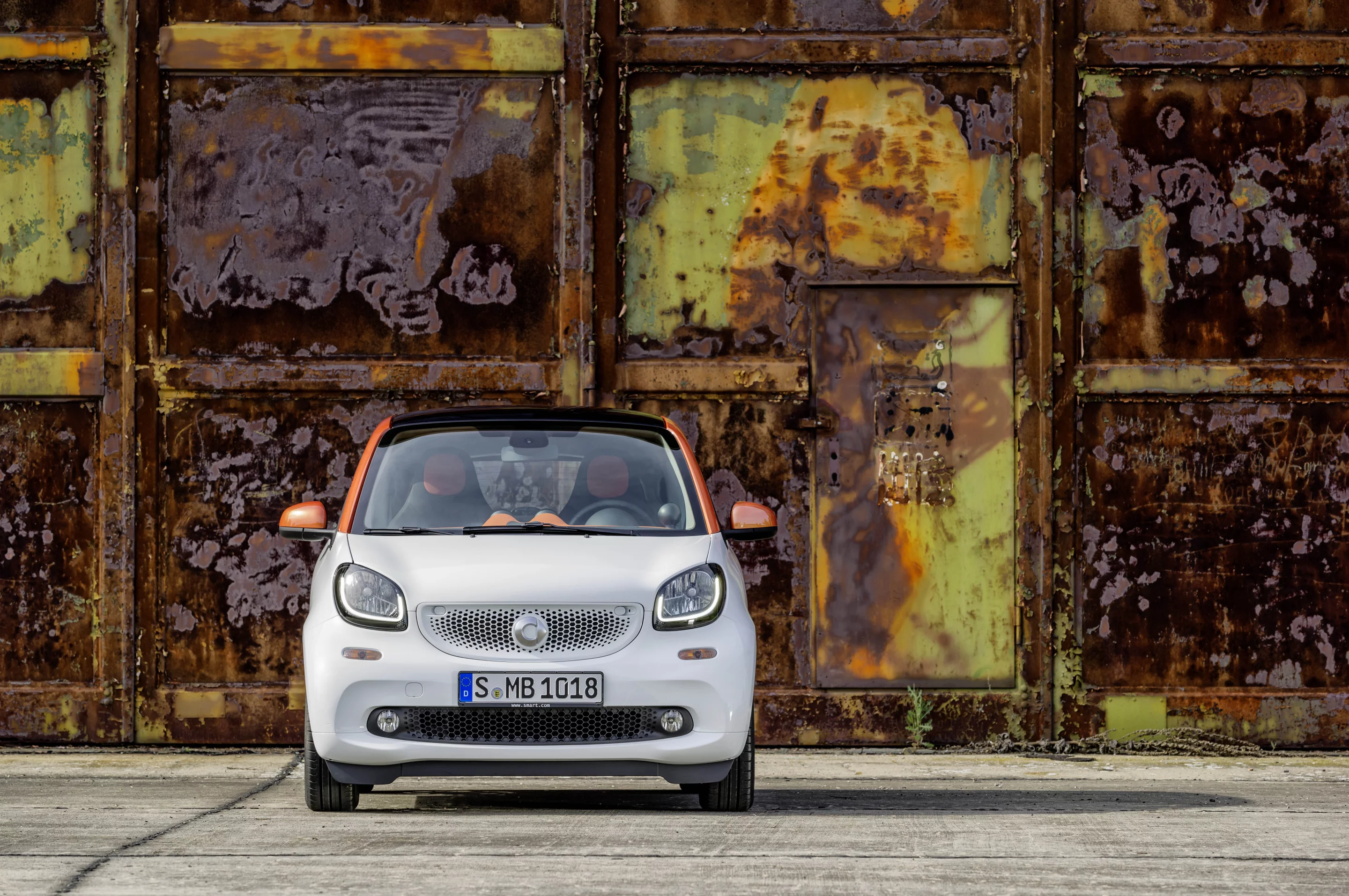 The new smart lineup has a customisable honeycomb grille
