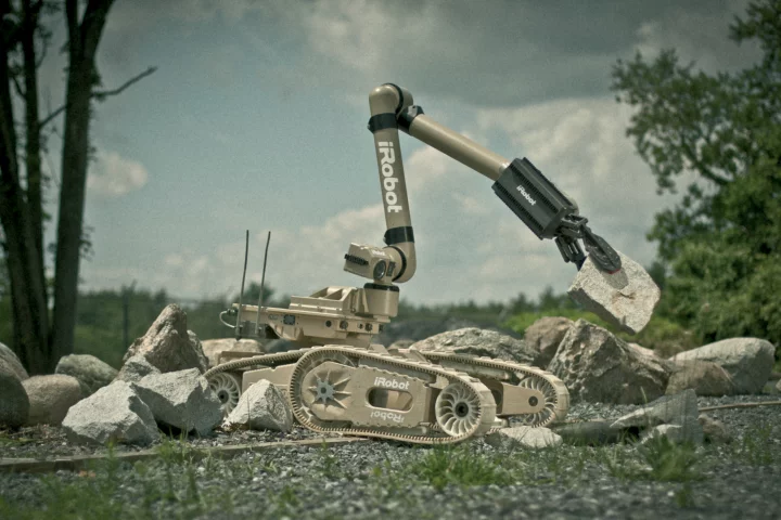 The 710 Warrior can lift loads of up to 220 lbs (100 kg)