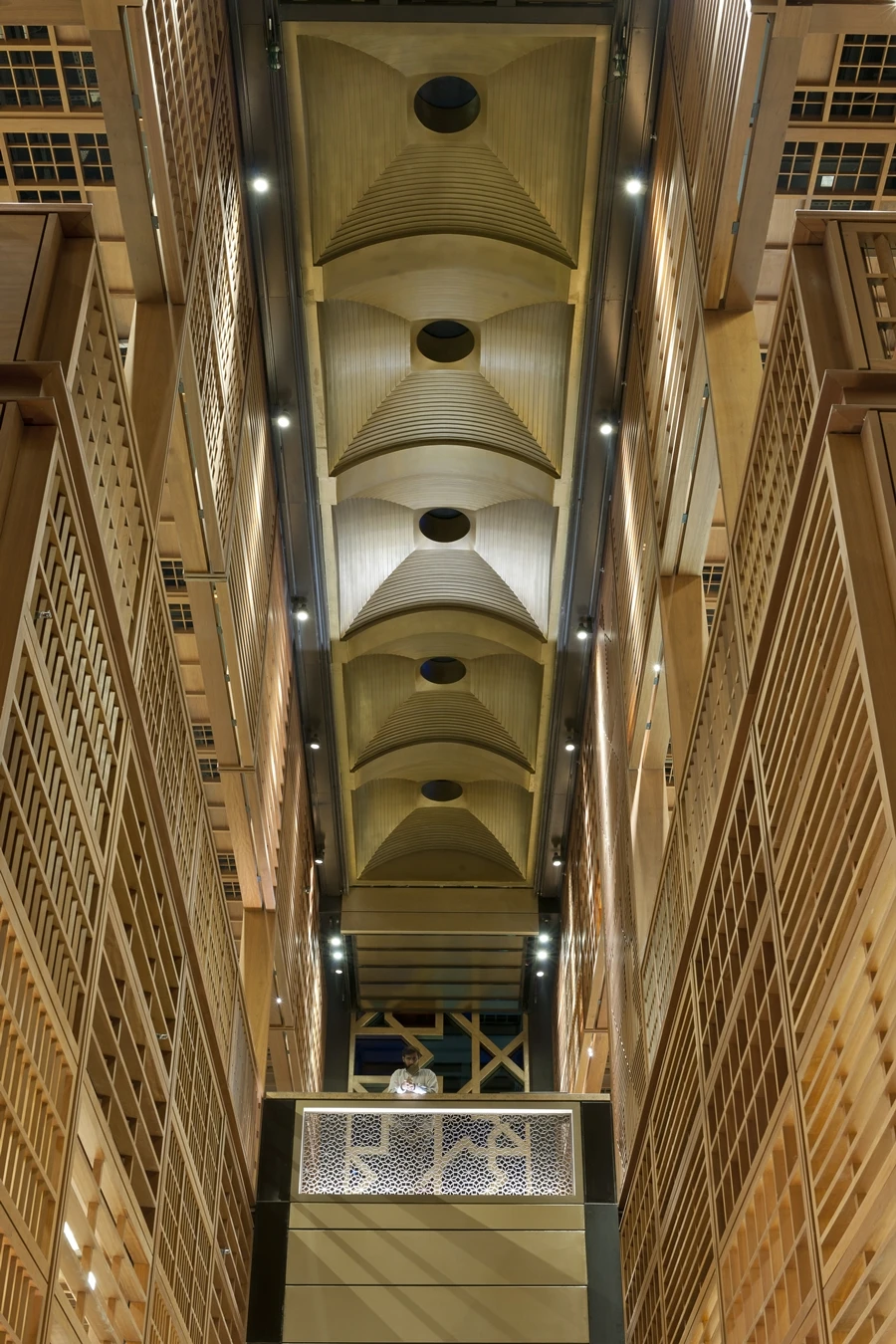 The high ceilings of the Abu Dhabi Central Market (Photo: Nigel Young / Foster + Partners)