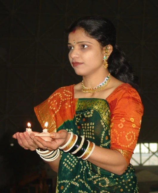 Every two hours during the day there are 30 minute cultural presentations from different Asian countries performing traditional music and dance