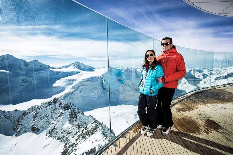 The free-suspension outdoor terrace offers endless views across the glacier and surrounding Alps (Image: Pitztaler Gletscherbahn)
