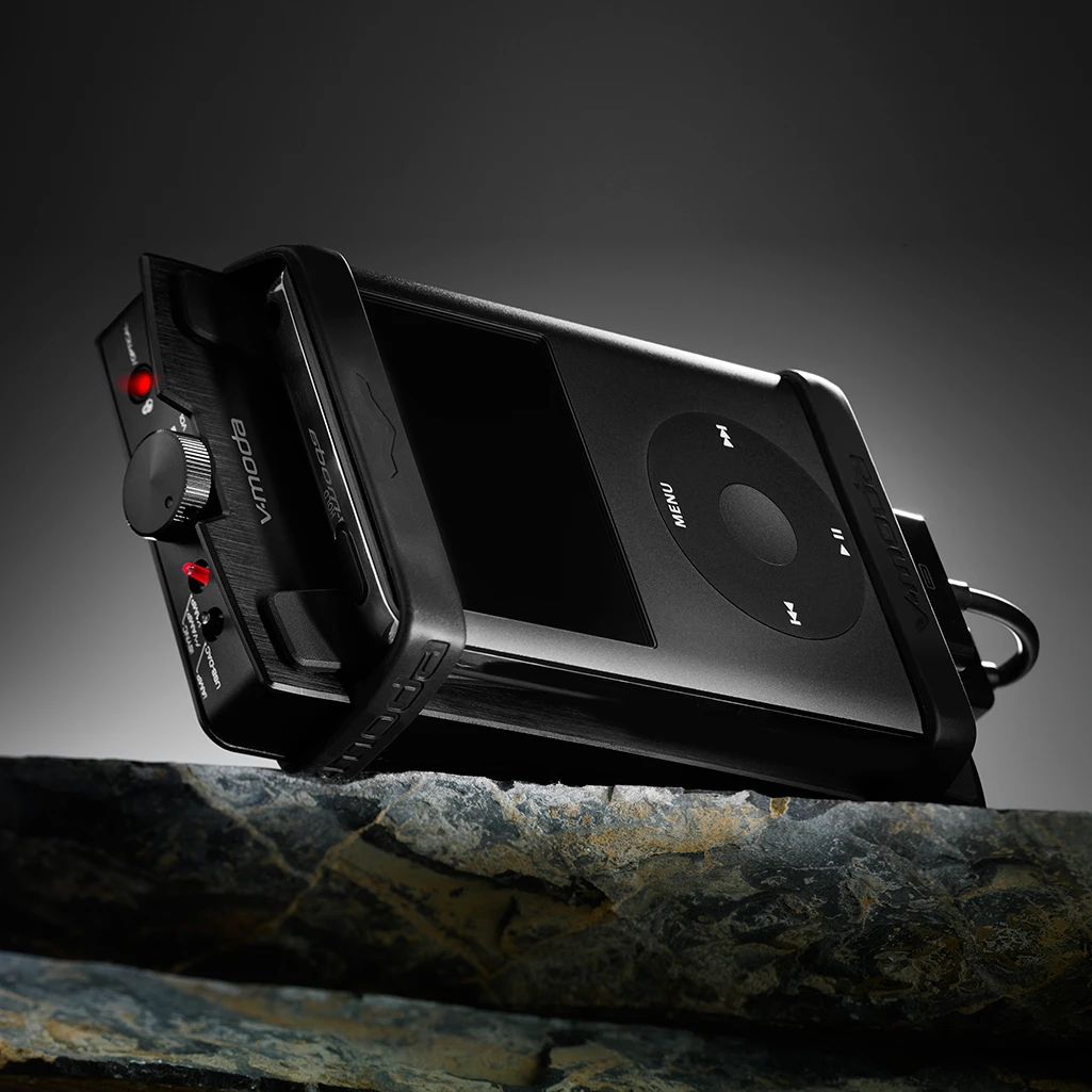 An iPod classic connected to the VAMP VERZA