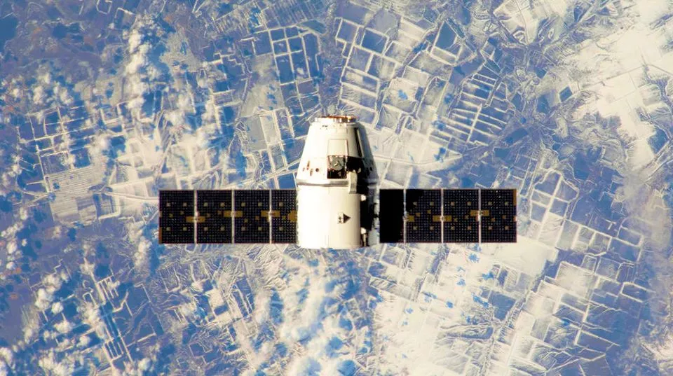 Dragon spacecraft in orbit during CRS-2 cargo mission to the ISS (Photo: SpaceX)