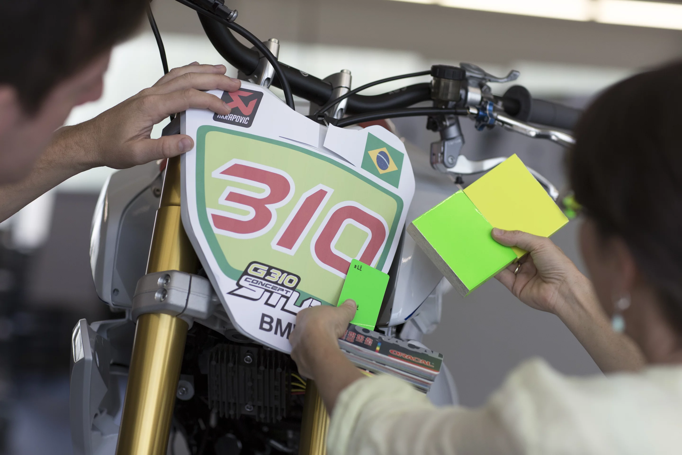 BMW Concept Stunt G 310: front plate