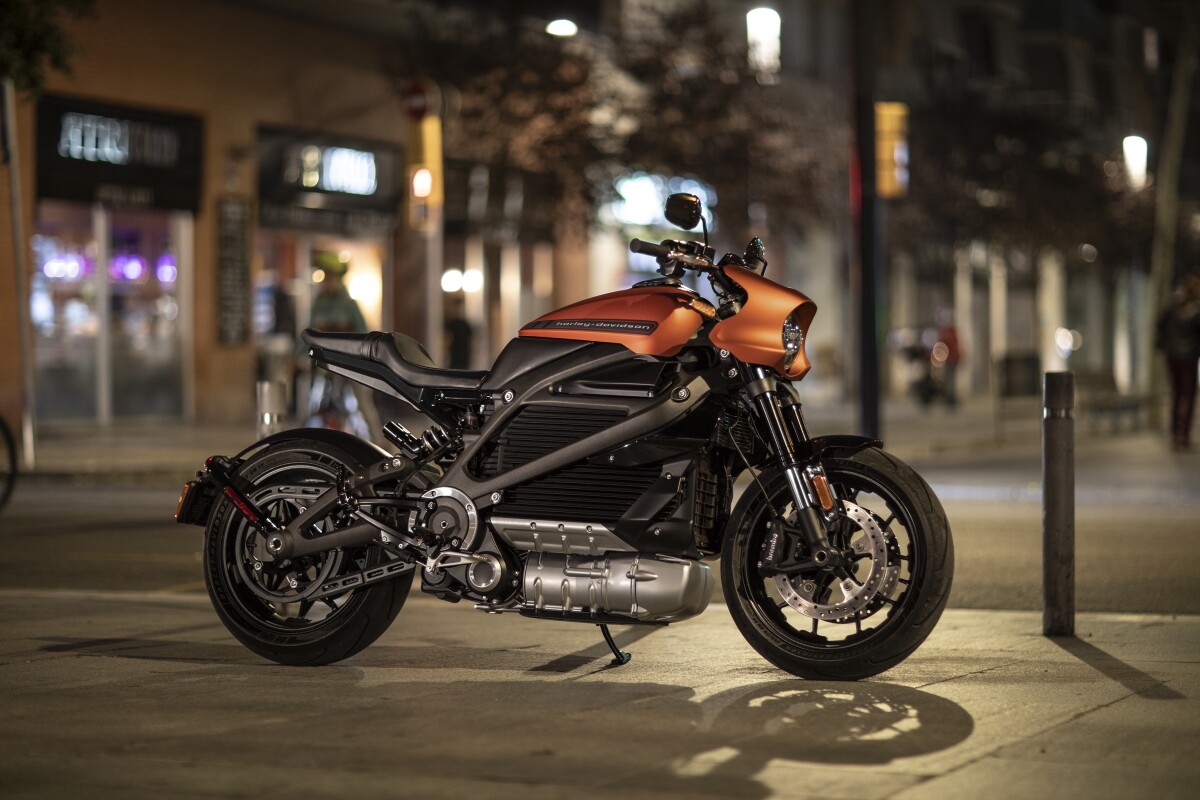 Meet Harley Davidson S Great Electric Hope The Production Ready 2020 Livewire