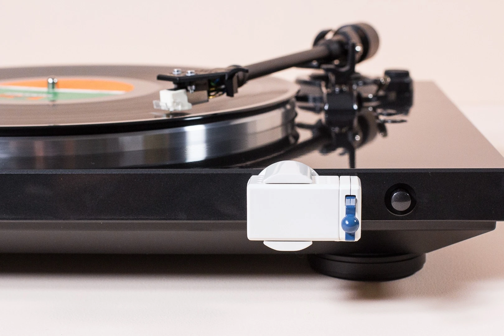 Smartians can auto-cue the music at the push of an icon on a smartphone screen