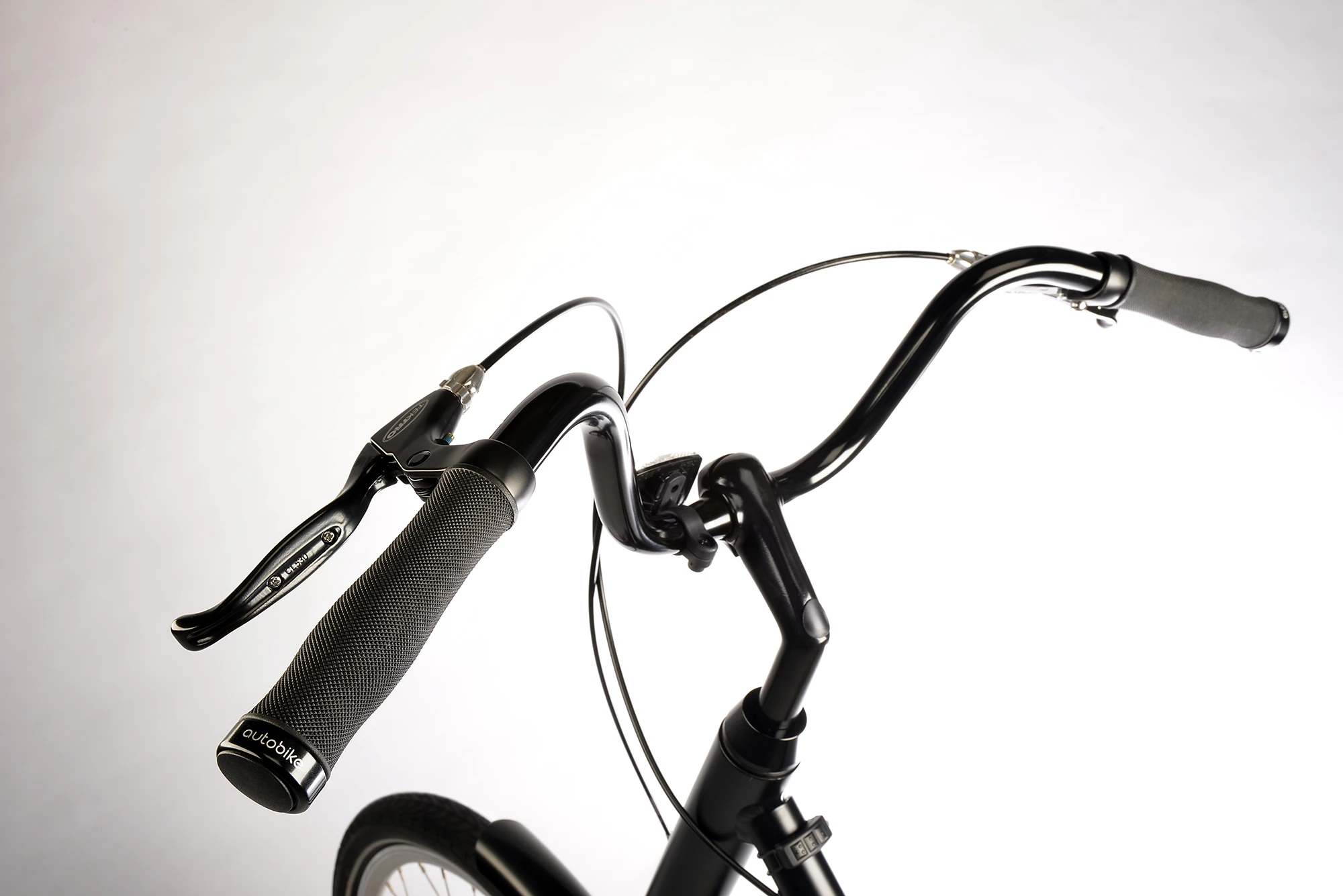 The Autobike Voyage ST's riser handlebars