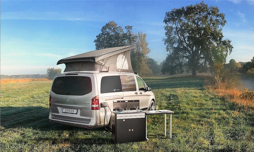 Thanks to left and right hookups, the VanTourer Urban kitchen can be used on either side of the van