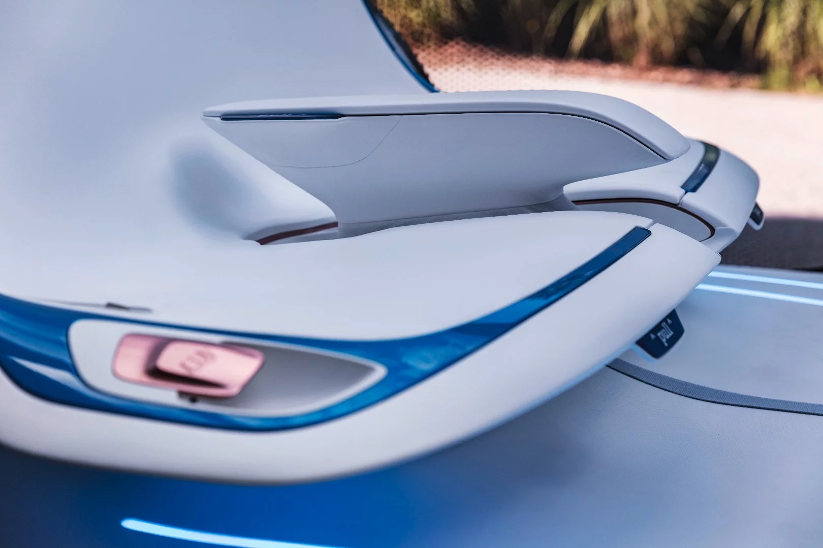 The Smart Vision EQ ForTwo concept includes a retractable armrest with storage console