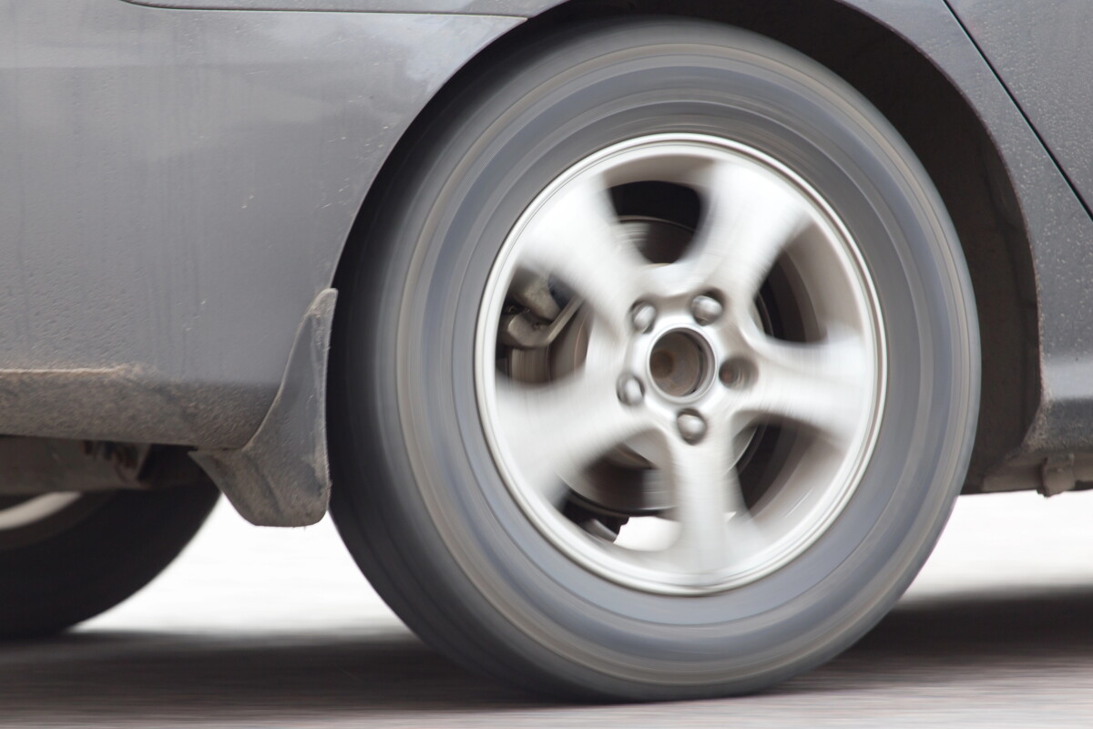 Modular recyclable tire hunts immortality with swappable tread