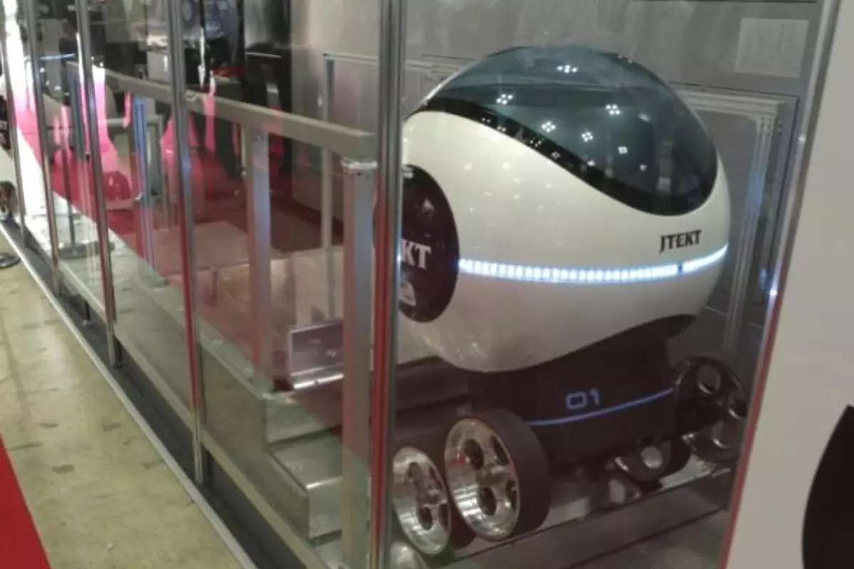 JTEKT demonstrated the NOBOROT's stair-climbing capabilities at JIMTOF 2012