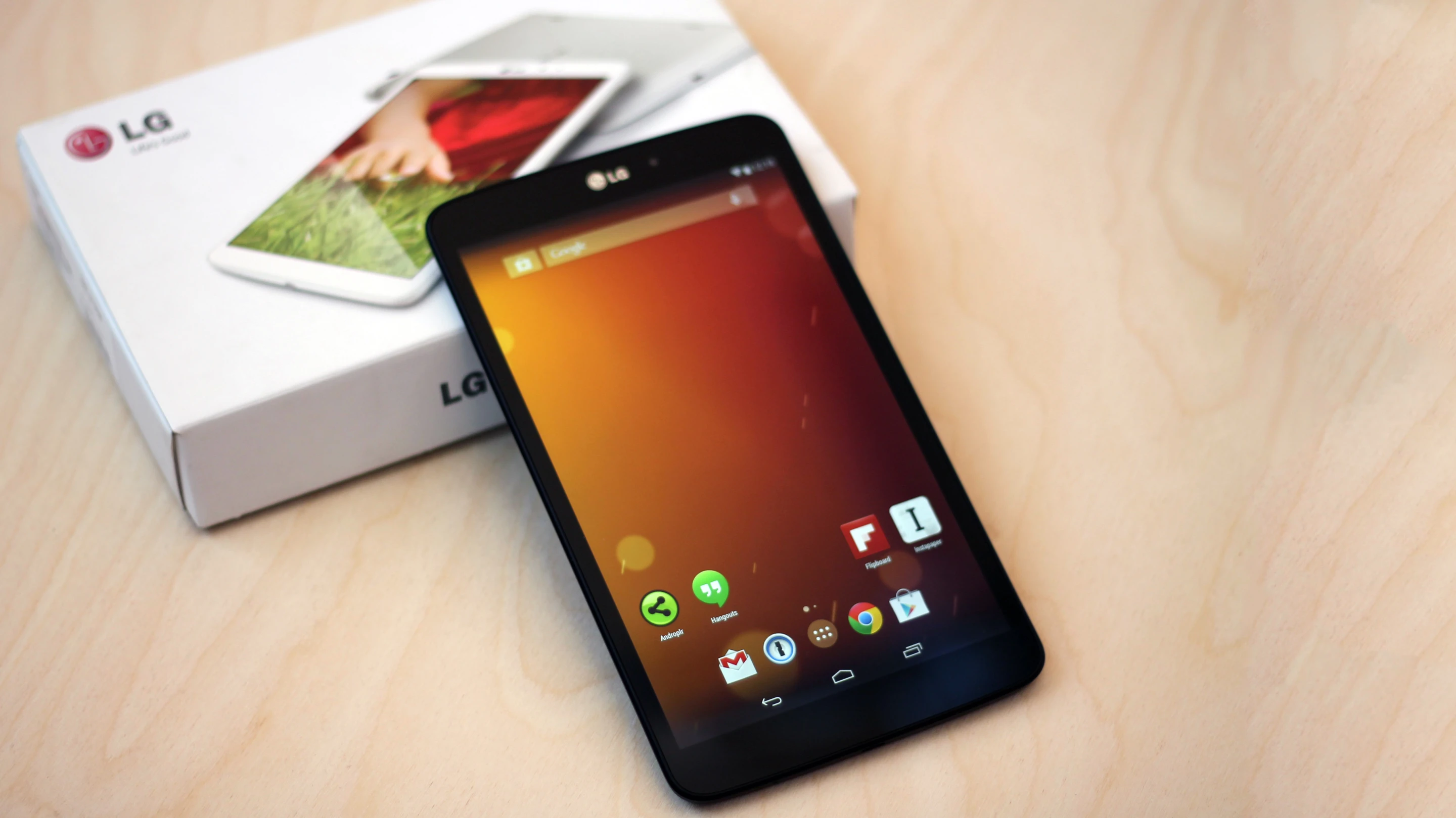 Gizmag reviews the LG G Pad 8.3, one of the most comfortable tablets we've held