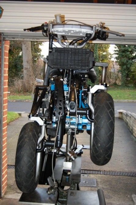 The 4MC four-wheeled motorcycle