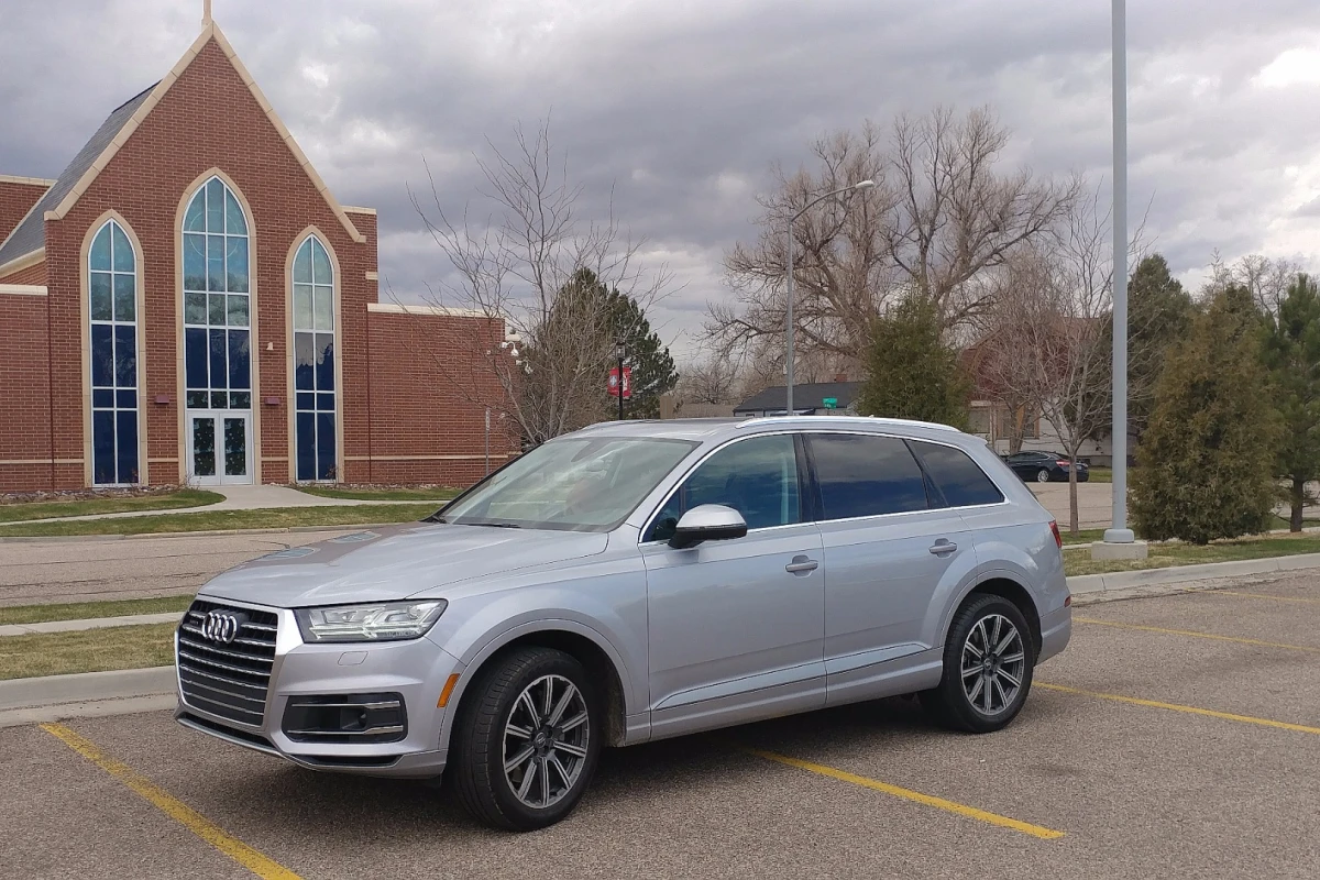 On the road, about town, the Q7 is zippy out of the light and careful in the parking lot
