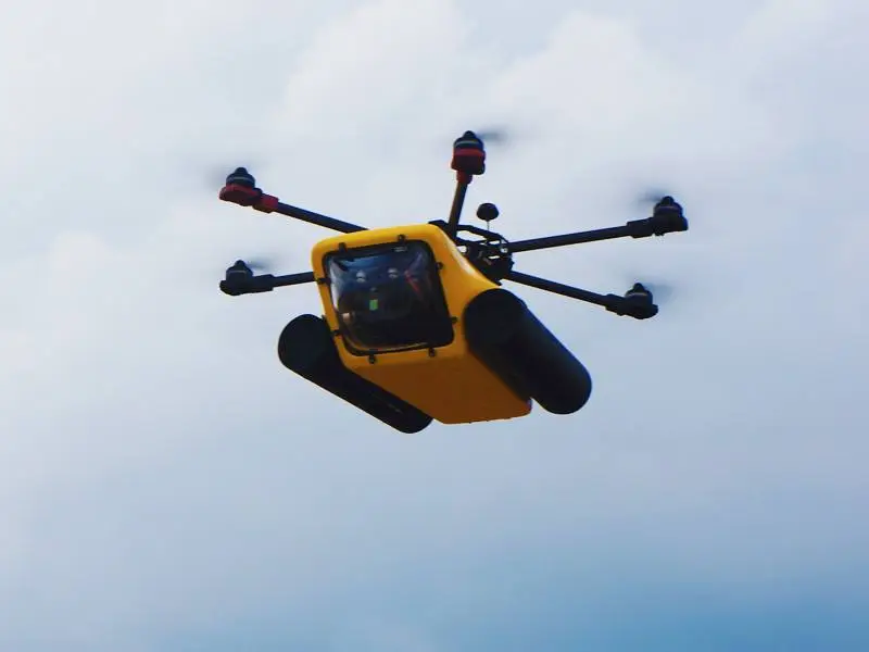 The HexH2o can land on the water and shoot below the surface