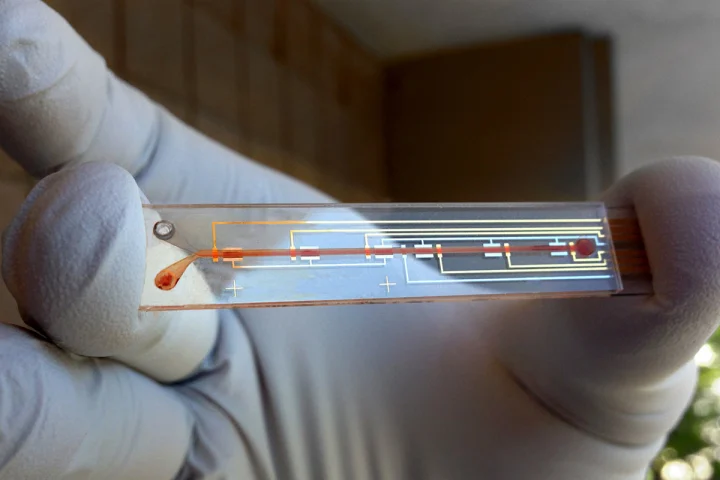 A biosensor forms part of a new system that can monitor the amount of a given drug in a patient's bloodstream in real time, and adjust the dosage as required