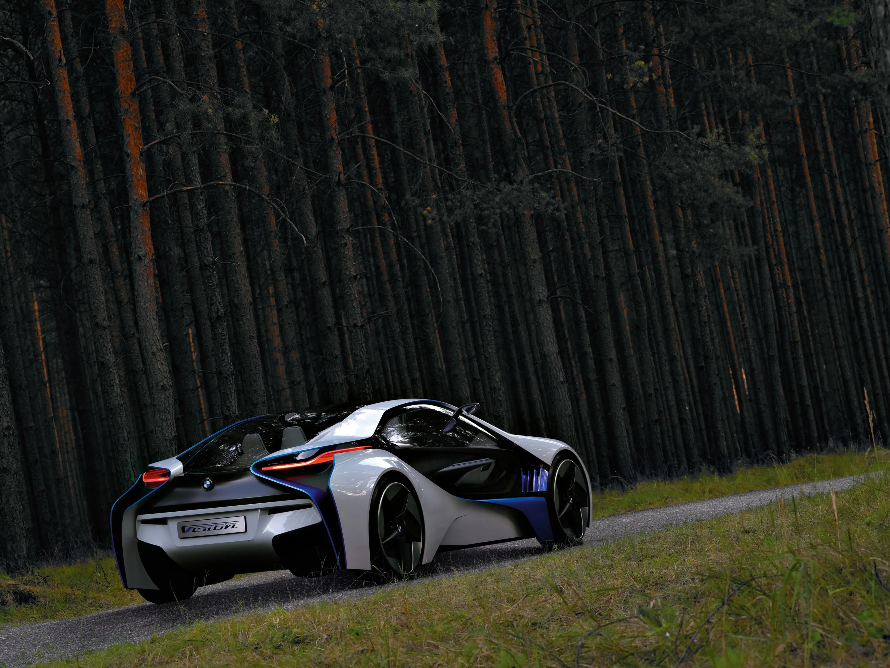 The VED is powered by a 356-hp powertrain with three-cylinder turbodiesel and dual electric motors