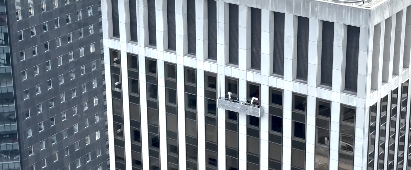 O sistema Ozmo é atualmente controlado por um operador humano no telhado do edifício