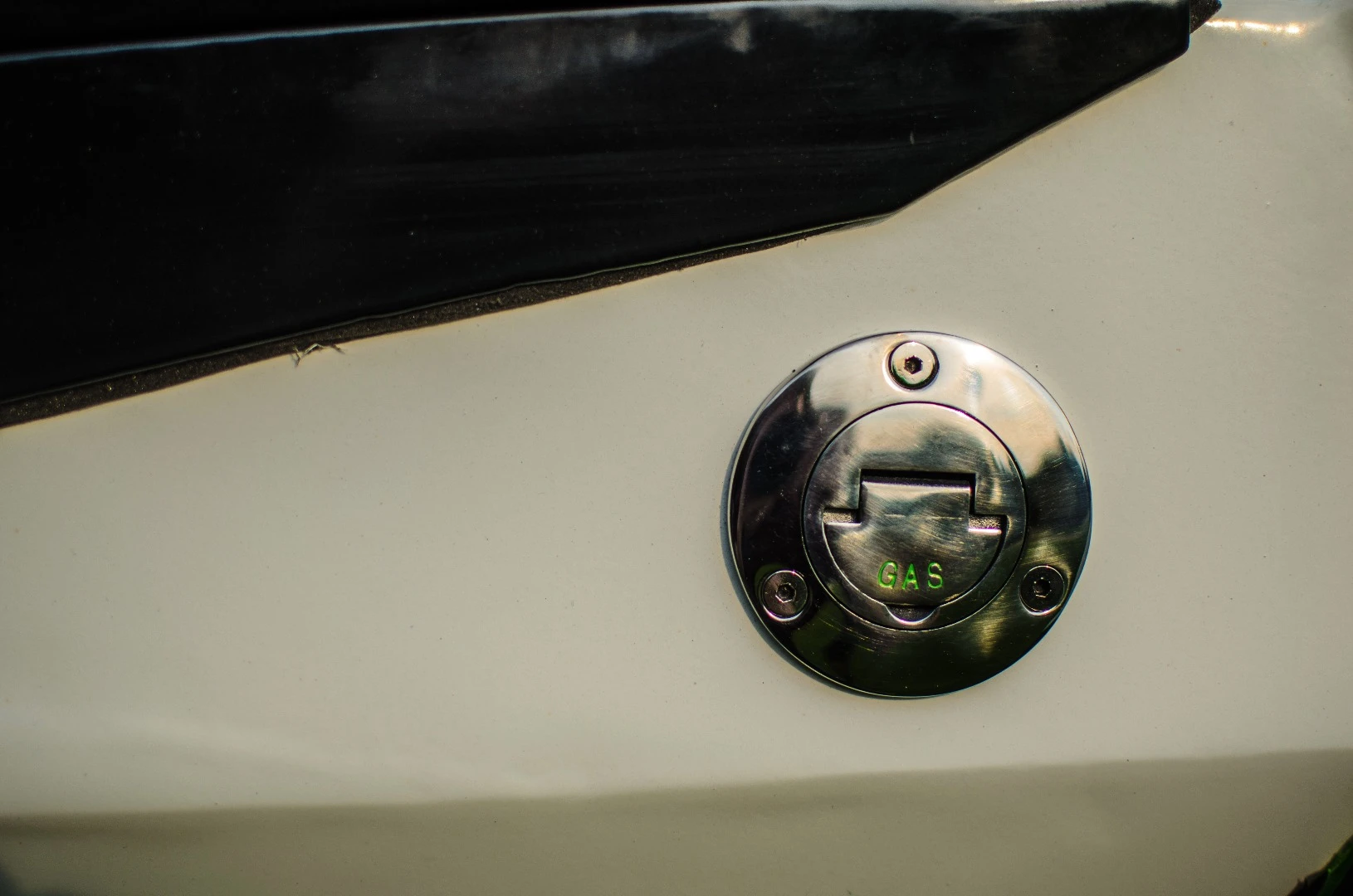 The Jet Blade's fuel filler