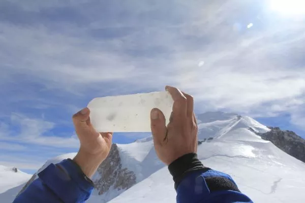 An ice core from the Mont Blanc Massif