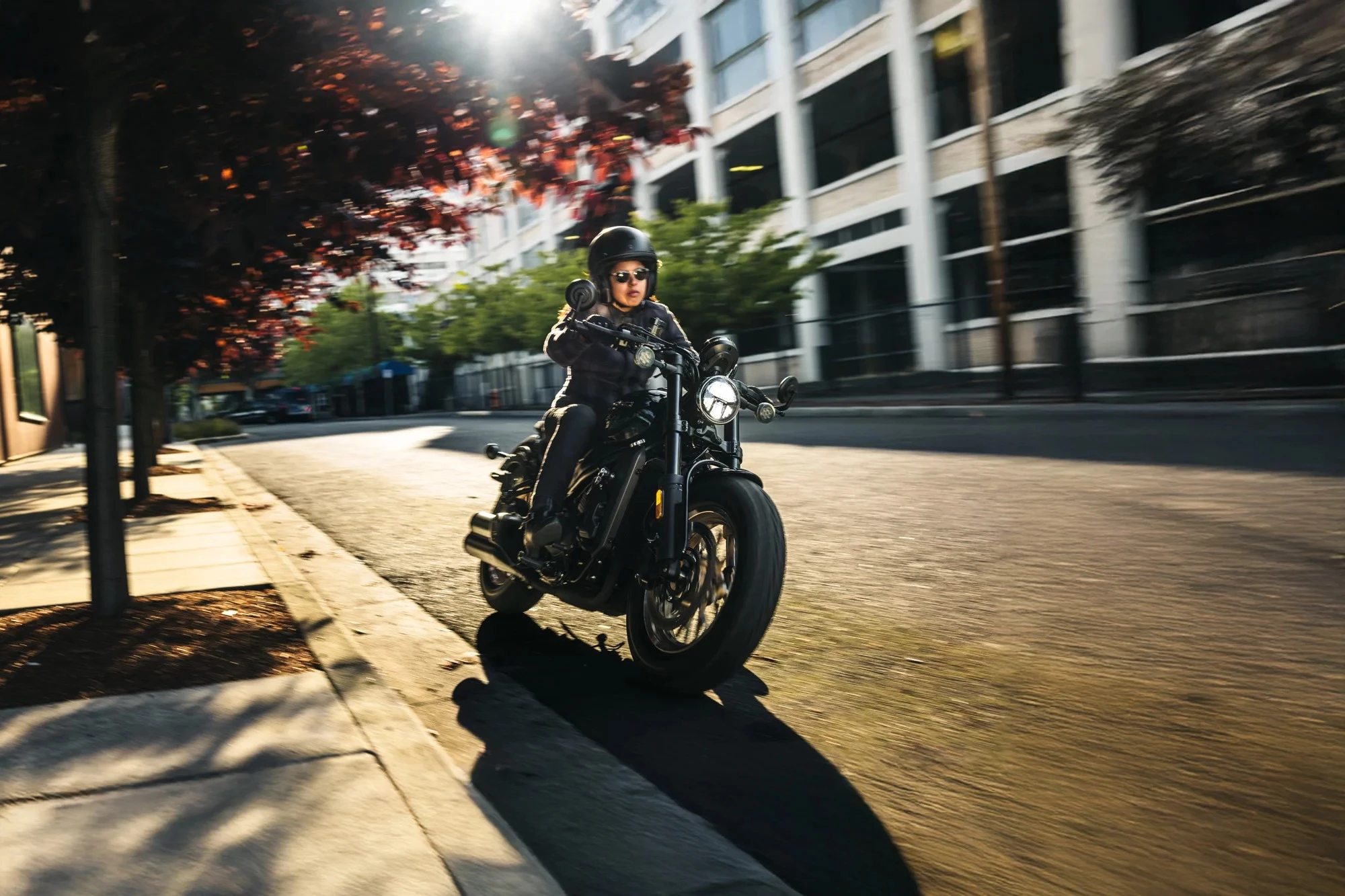 The 450CL-C cruiser now gets a heel shifter, an upgraded saddle design, a bigger rear fender, and two-tone 16-inch wheels on CST cruiser tires