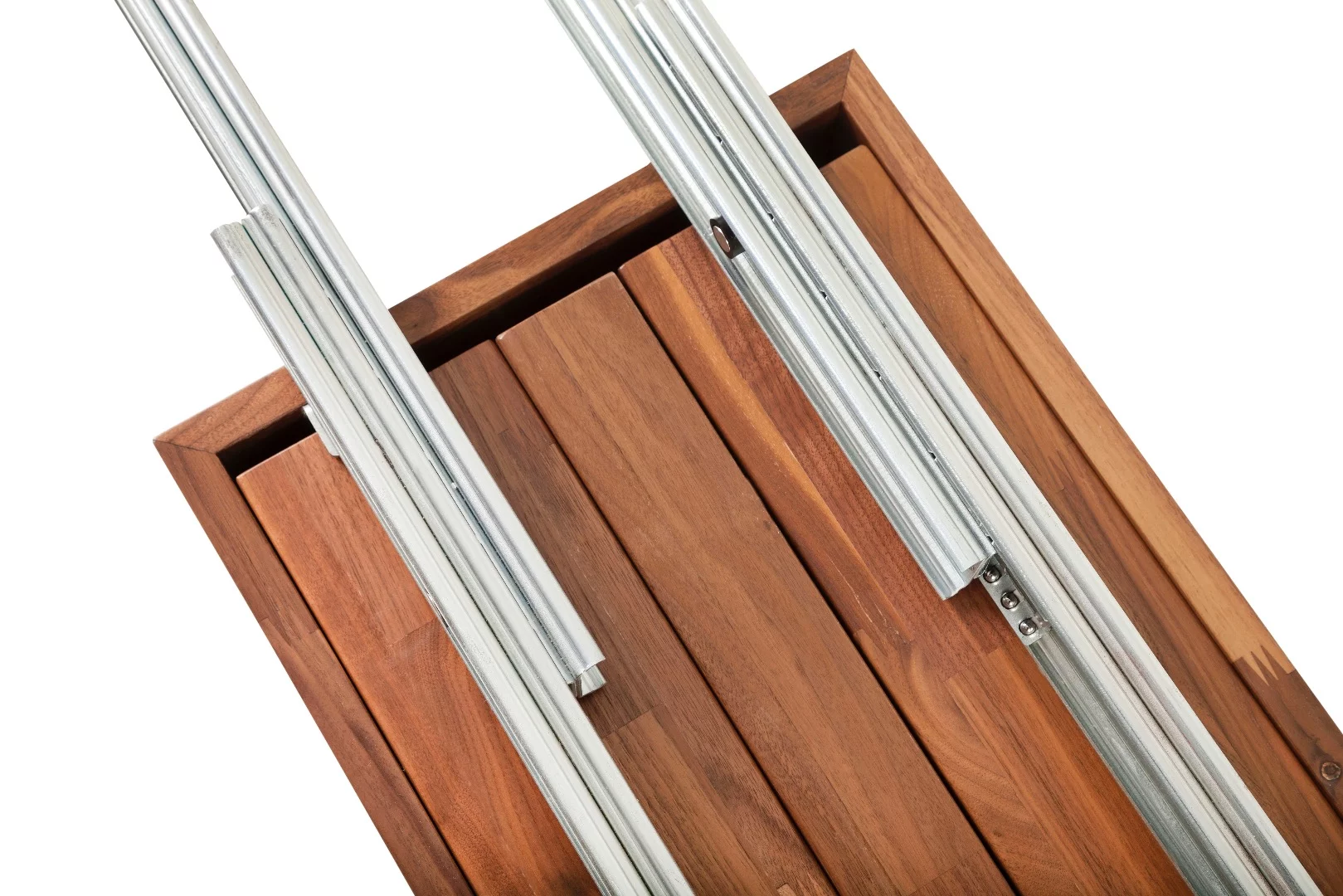 A closer look at the extender rails underneath the table