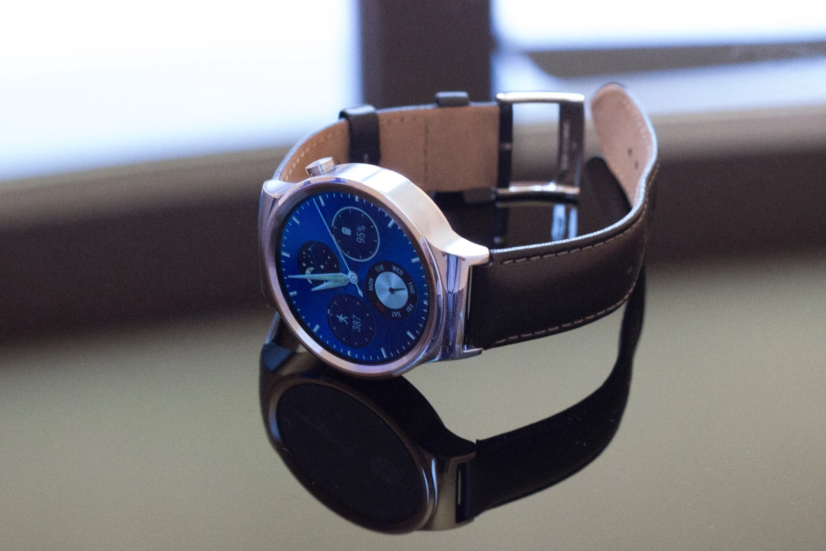 Huawei's custom watch faces complement the physical design incredibly well