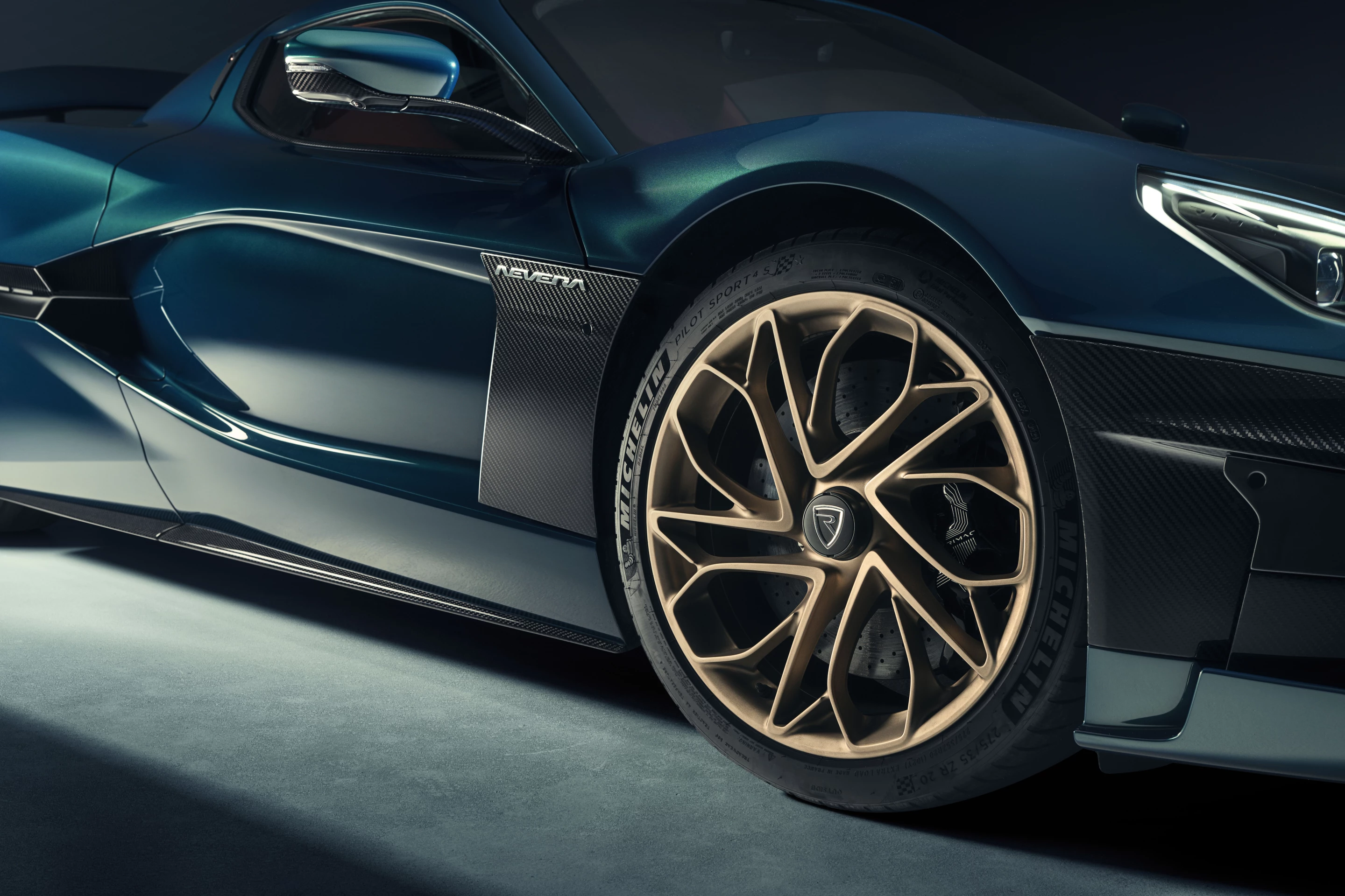 The forged alloy wheels are shaped to deliver cooling air to the Brembo brakes