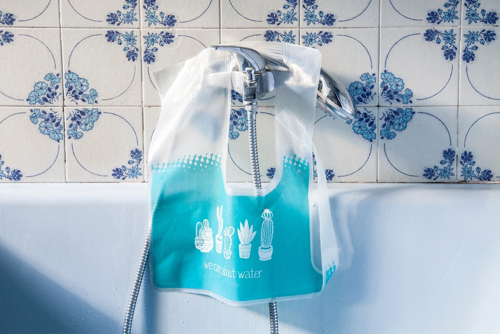 The WaterDrop is made of recyclable thermoplastic polyurethane